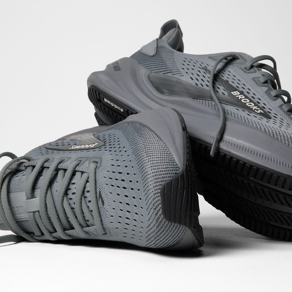 Men's Brooks Ghost Max 4 Grey/Grey/Ebony detail