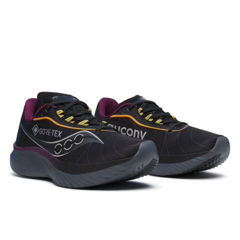 Women's Saucony Kinvara 15 GTX Black Shadow Noir Ombre - pair, three quarter angle