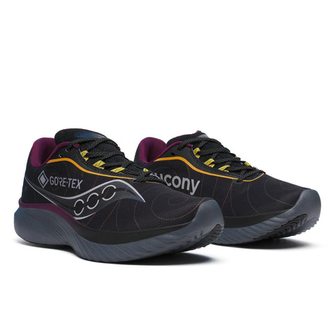 Men's Saucony Kinvara 15 GTX Black Shadow Noir Ombre - pair, three quarter angle