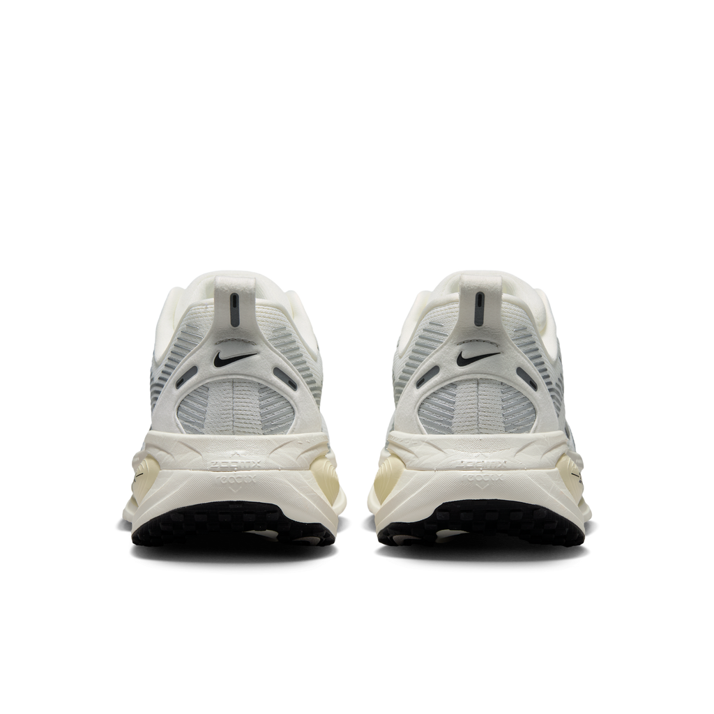 Women's Nike Vomero 18 Summit White / Black view 6