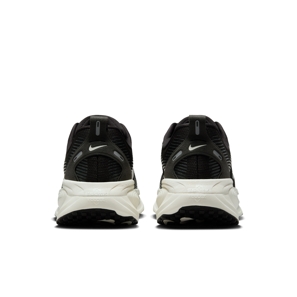 Women's Nike Vomero 18 Black / Summit White view 6